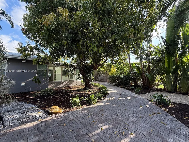 1116 Biarritz Dr — Photo 30