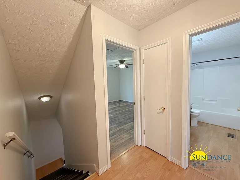 2404 Suwanee Ln — Photo 10