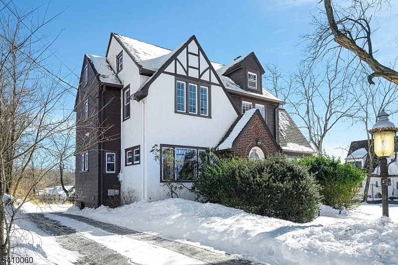 4 bed, 4.0 bath, $5,500 — Photo 1