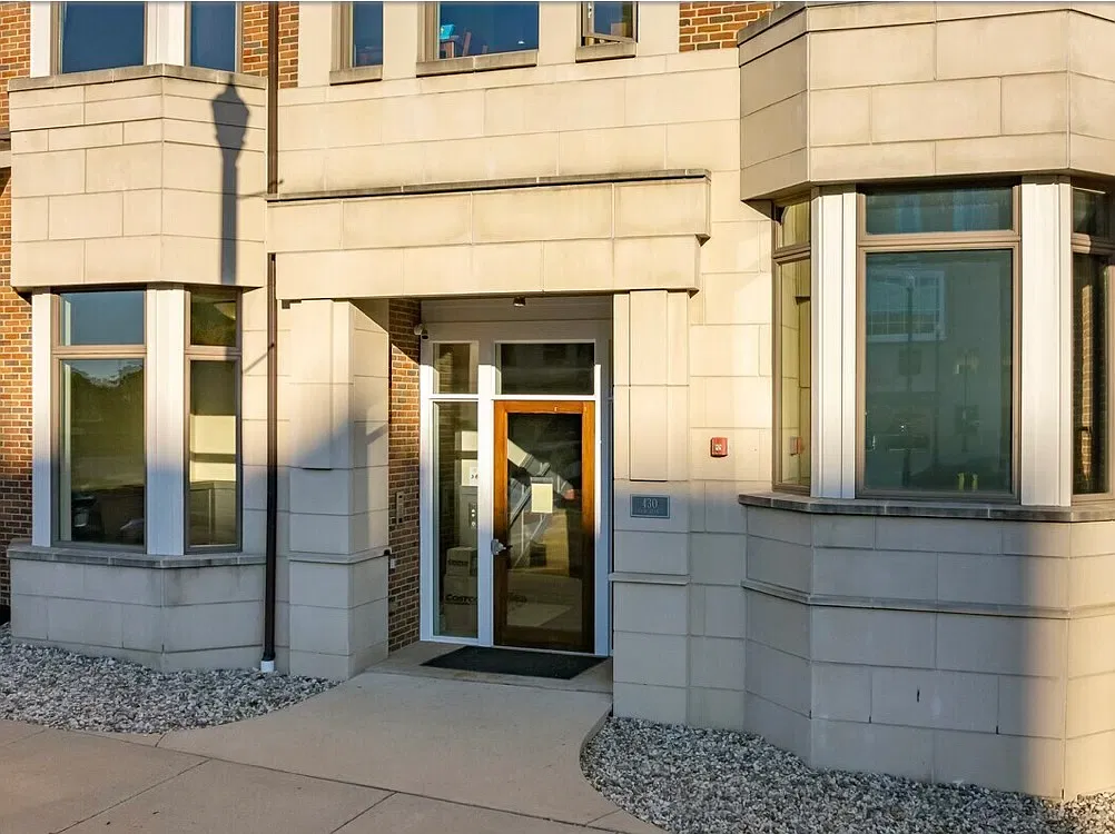 2 bed, 1018 sqft, $2,850 — Photo 2