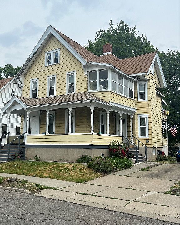 2nd image of 222 Oak St