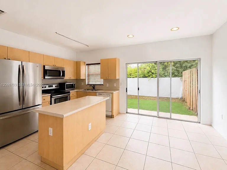 3007 SE 17th Ave #3007 — Photo 2