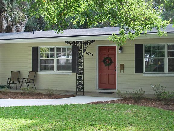 Closer front/long covered porch