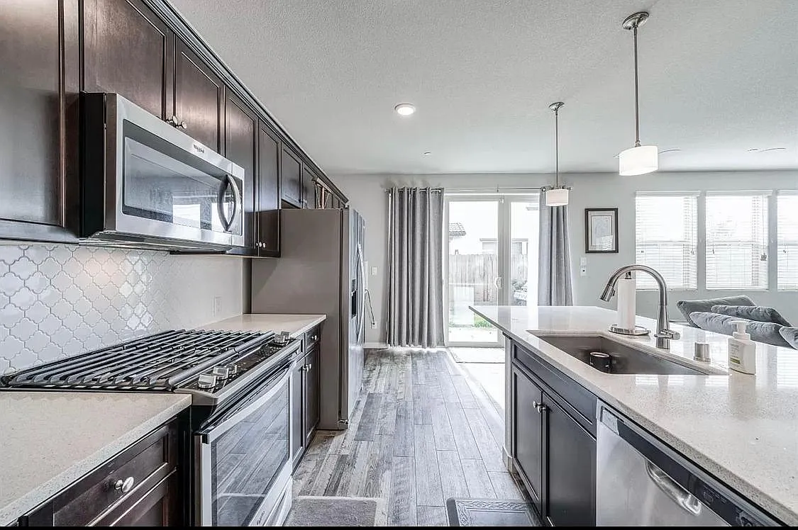 3 bed, 2.5 bath, 1641 sqft, $2,800 — Photo 1