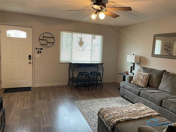 3rd image of 5639 W Bancroft St