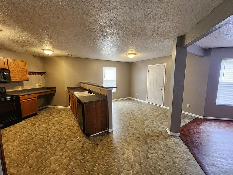 4221 Fletcher Dr — Photo 10