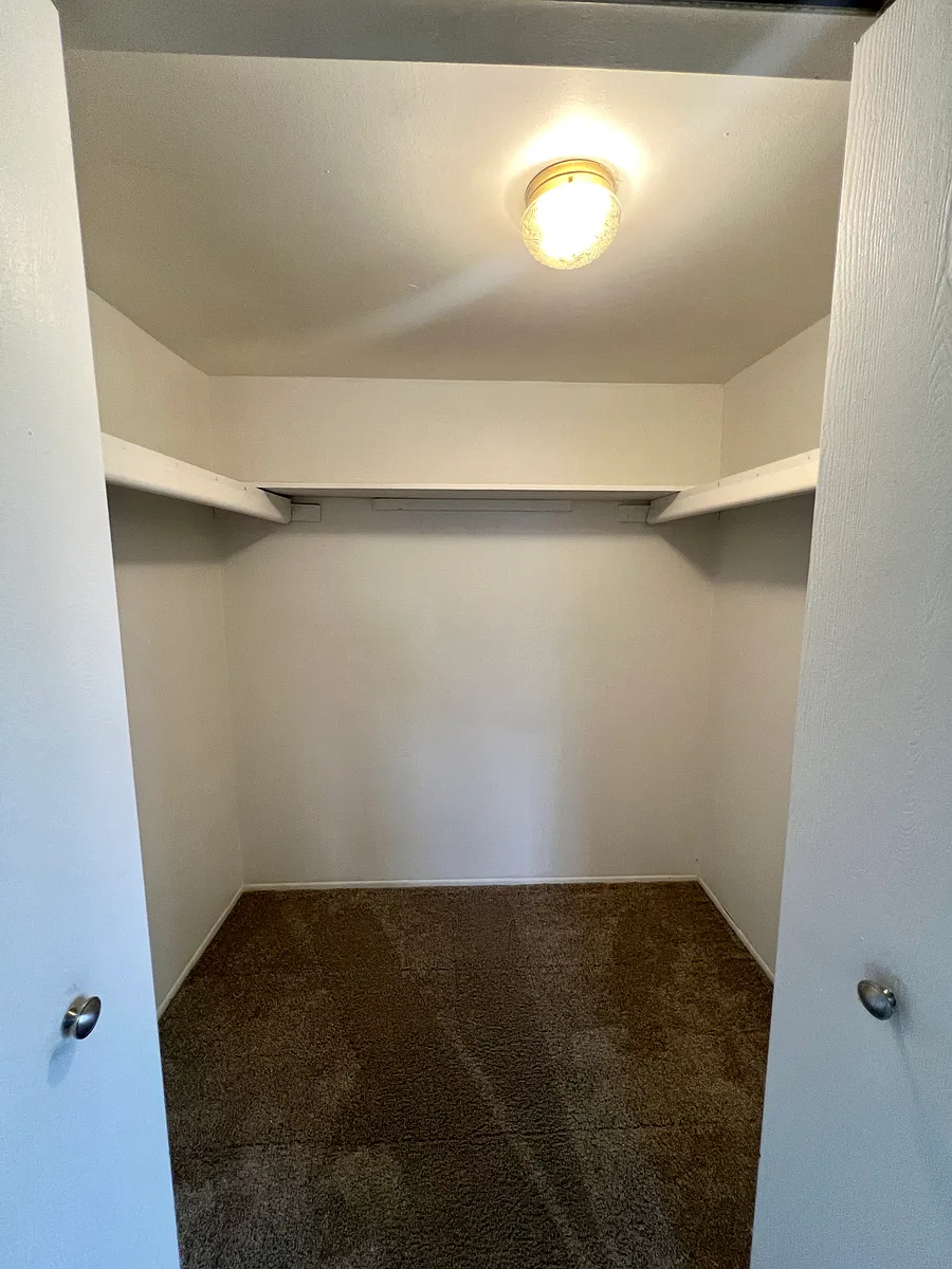 walkin closet - 43964 Freeway Dr #63