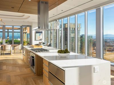 800 Columbia Street #2001, Seattle, WA, 98104