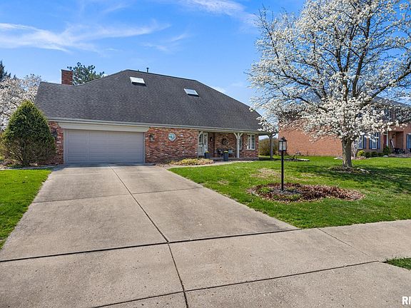2nd image of 1312 W Wexford Pl