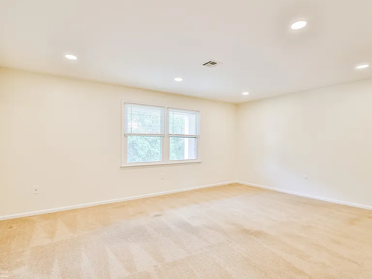 2066 Chester Rd #4 — Photo 15