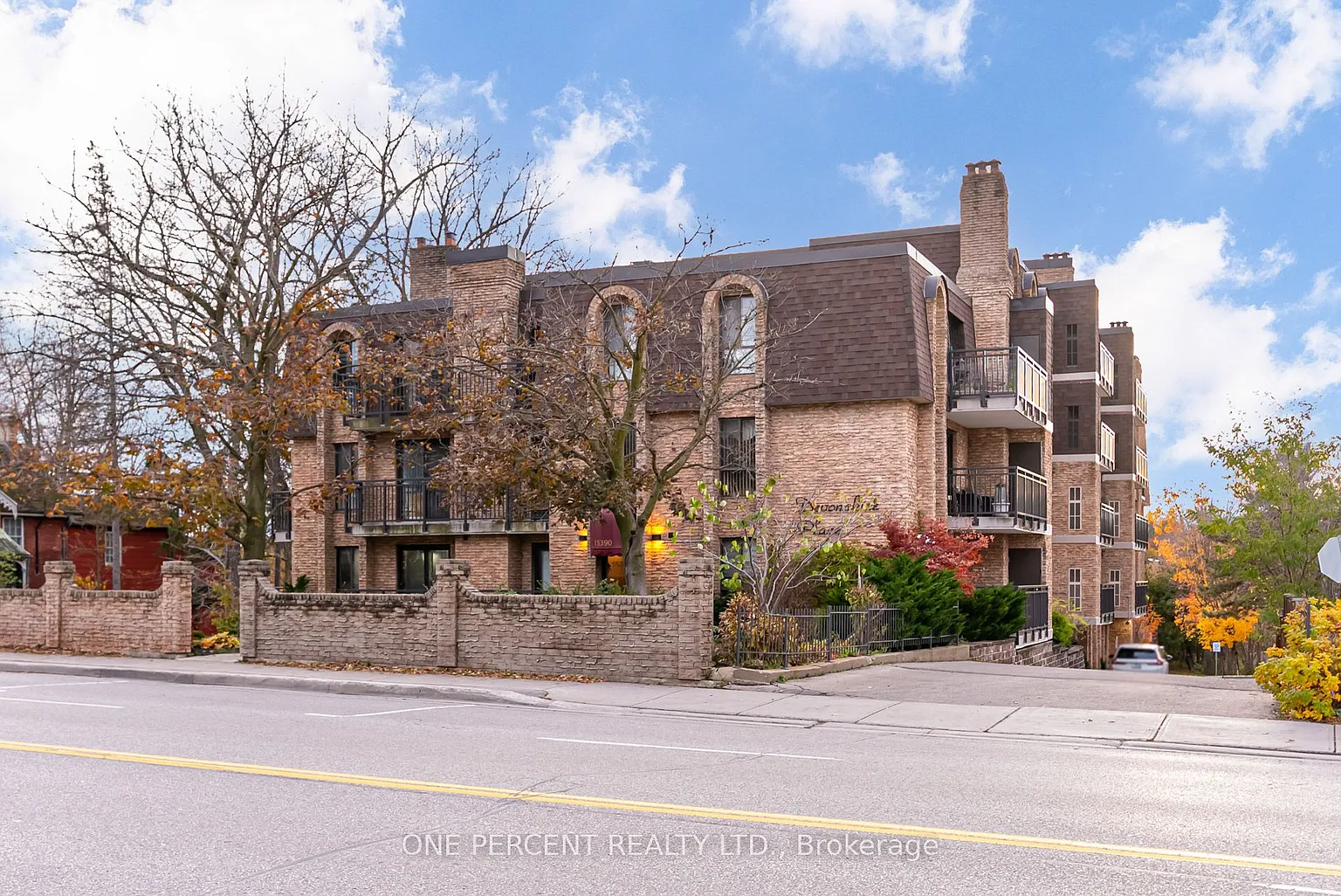 15390 Yonge St #406 photo 1
