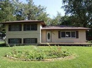 707 Gilbertville Rd, Elk Run Heights, IA 50707