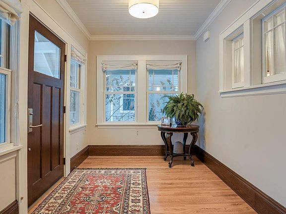 3rd image of 473 Newton Ave S