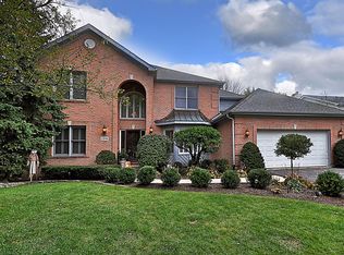 1046 Hidden Creek Ct, Vernon Hills, IL 60061