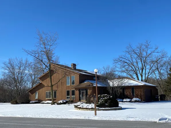 822 Tipperary St, Gilberts, IL 60136