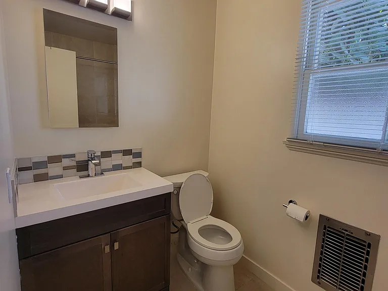 2287 E Washington Blvd #D — Photo 11