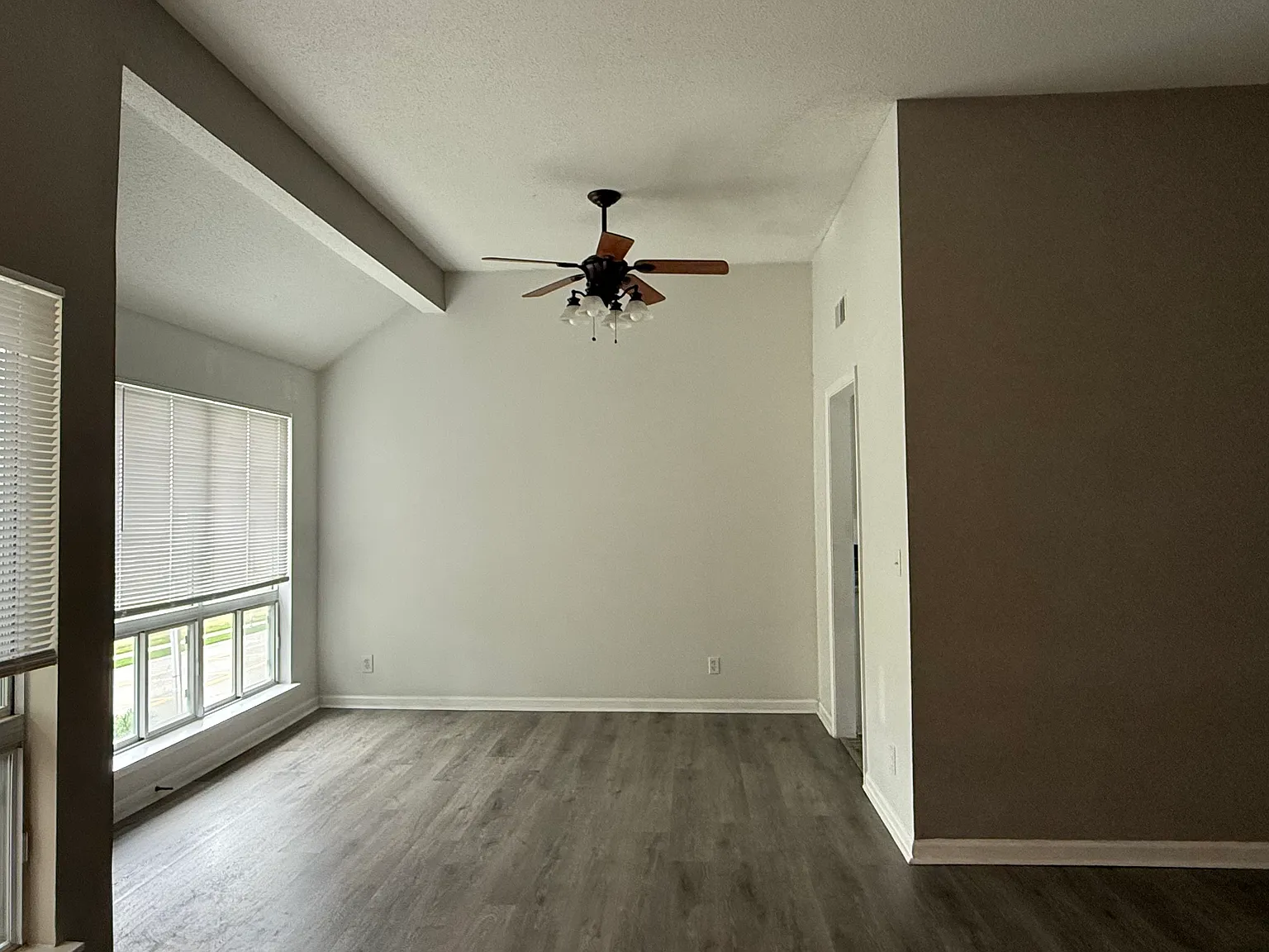 2 bed, 1091 sqft, $1,850 — Photo 3