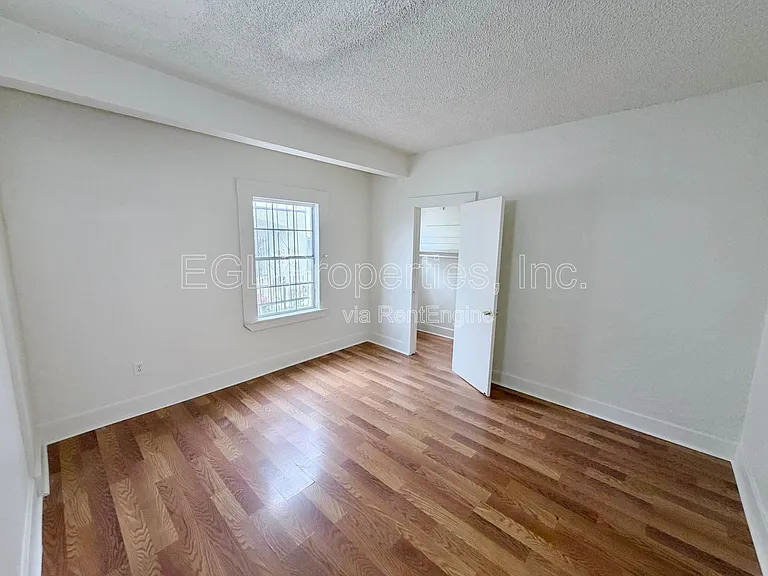 860 W 56th St — Photo 20