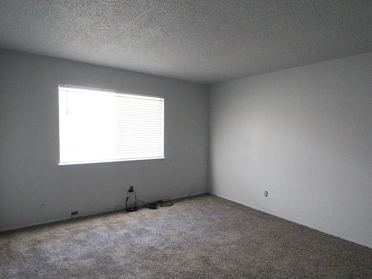 945 Harold Dr #10 — Photo 6