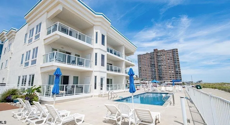 9220 Atlantic Ave #203