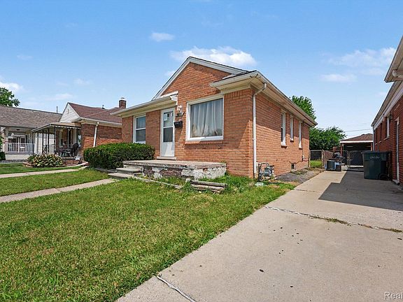 2nd image of 1058 Detroit Ave