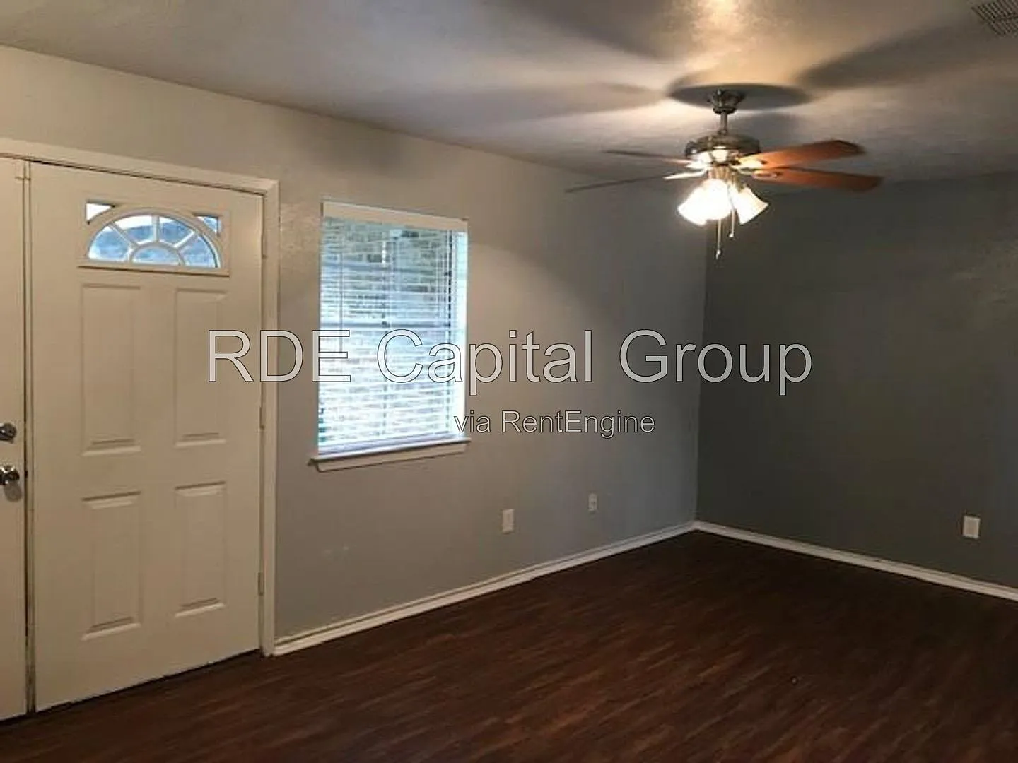 3 bed, 2.0 bath, 1404 sqft, $2,100 — Photo 2
