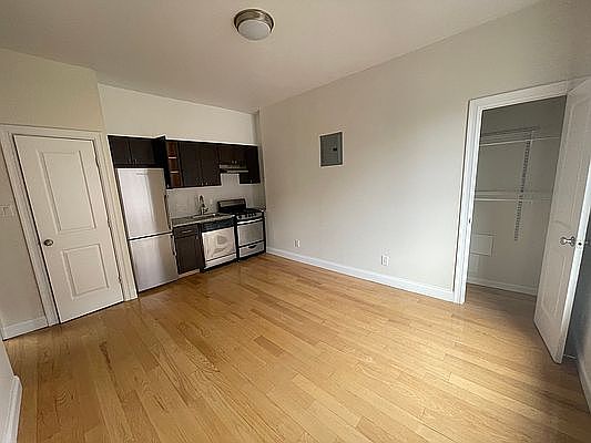 2nd image of 301 Cumberland St APT F5
