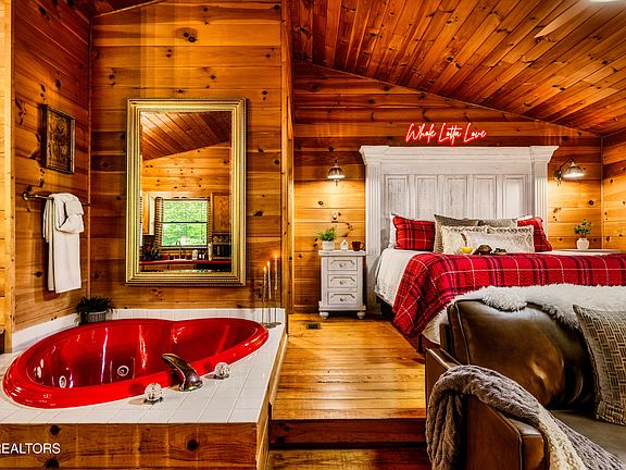 3rd image of 1044 Little Cove Rd