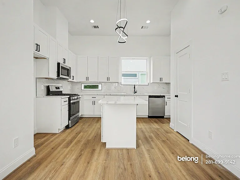 6350 Culberson St — Photo 2