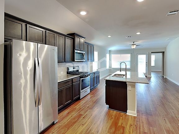 3rd image of 8110 Cottage Rose Dr
