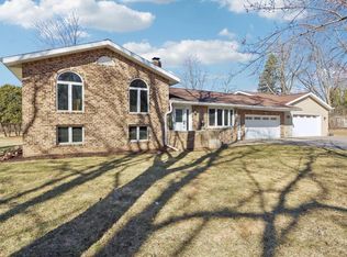S9061 Meadowdale Road, Prairie Du Sac, WI 53578