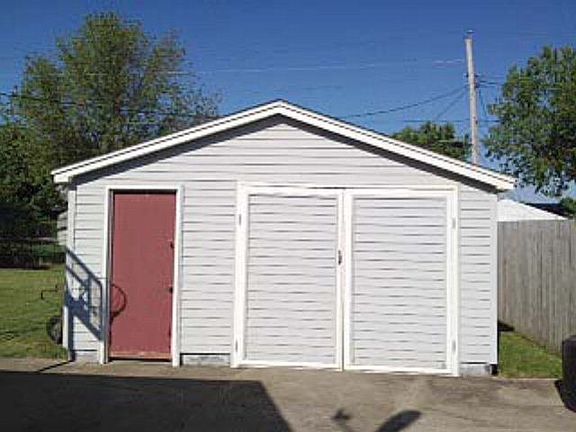 5th image of 660 Greenbriar St