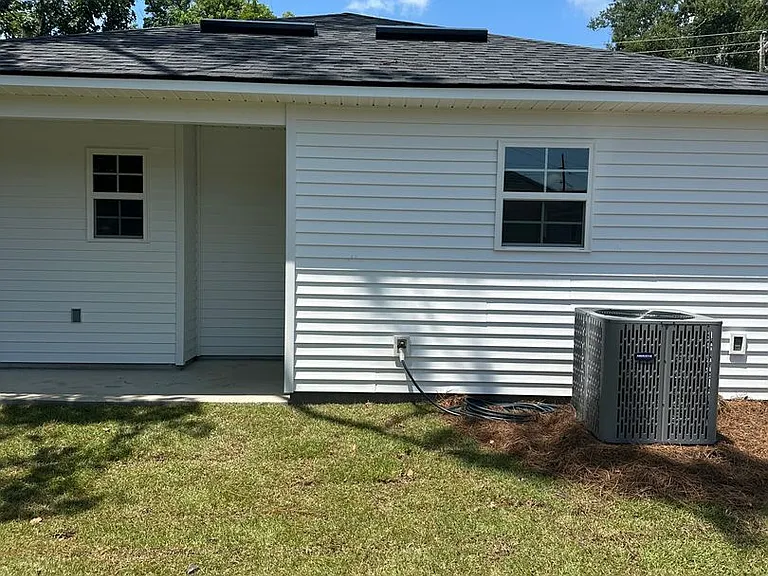 1528 Woodard St — Photo 3
