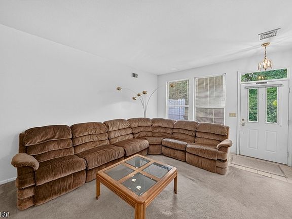 5th image of 18 Pheasant Brook Court