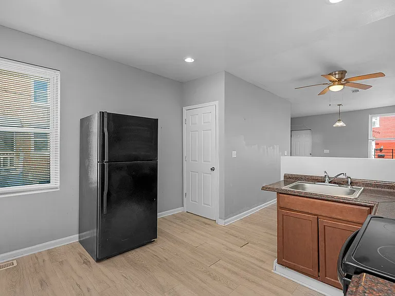 1562 N Woodyear St — Photo 37