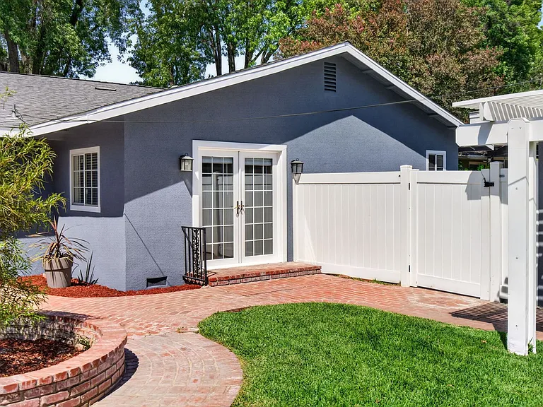 4260 Maplewood Pl — Photo 33