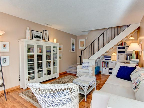 3rd image of 2775 Upland Ct N
