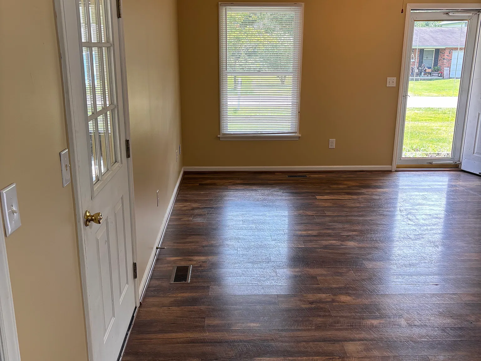 3 bed, 960 sqft, $1,600 — Photo 4