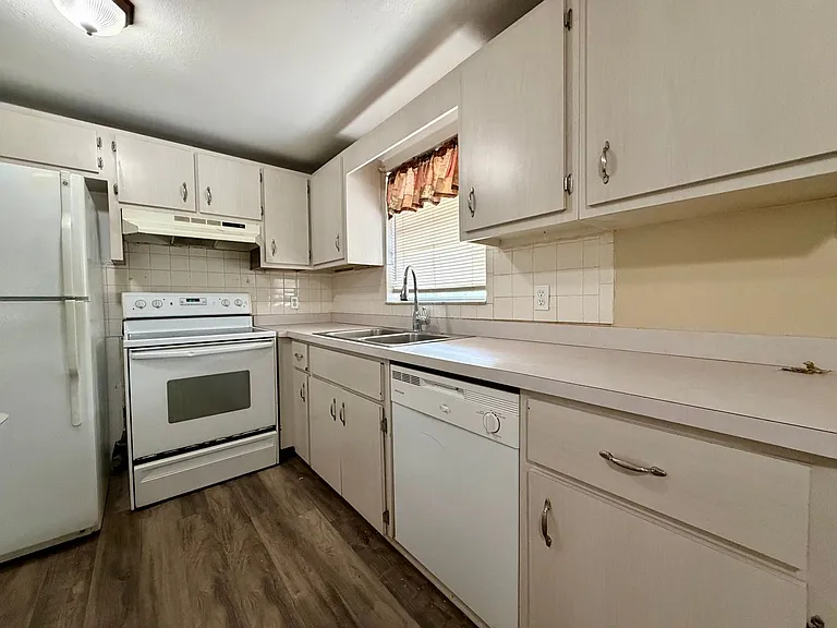 1809 Richter Ln — Photo 15