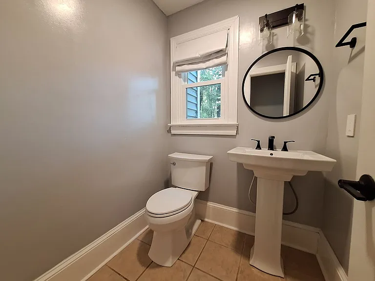 212 Earle Ct — Photo 13
