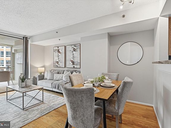 4th image of 1001 N Vermont St APT 804