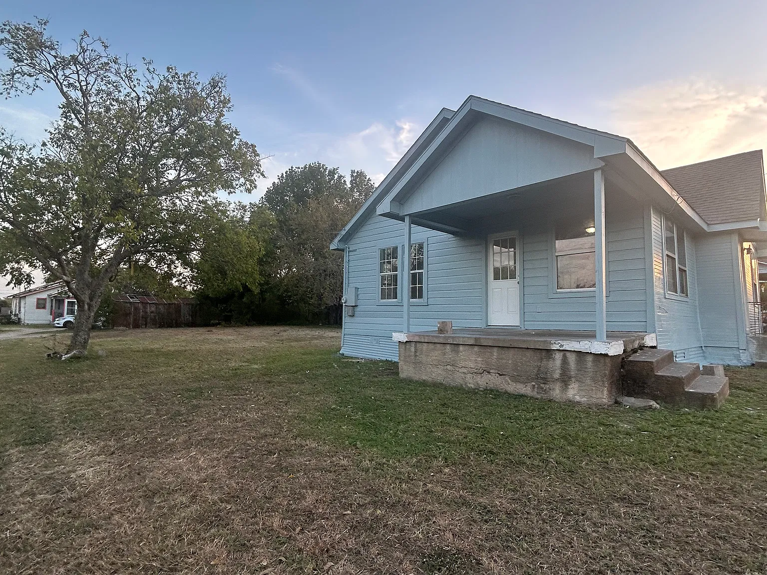 2 bed, 852 sqft, $1,300 — Photo 2