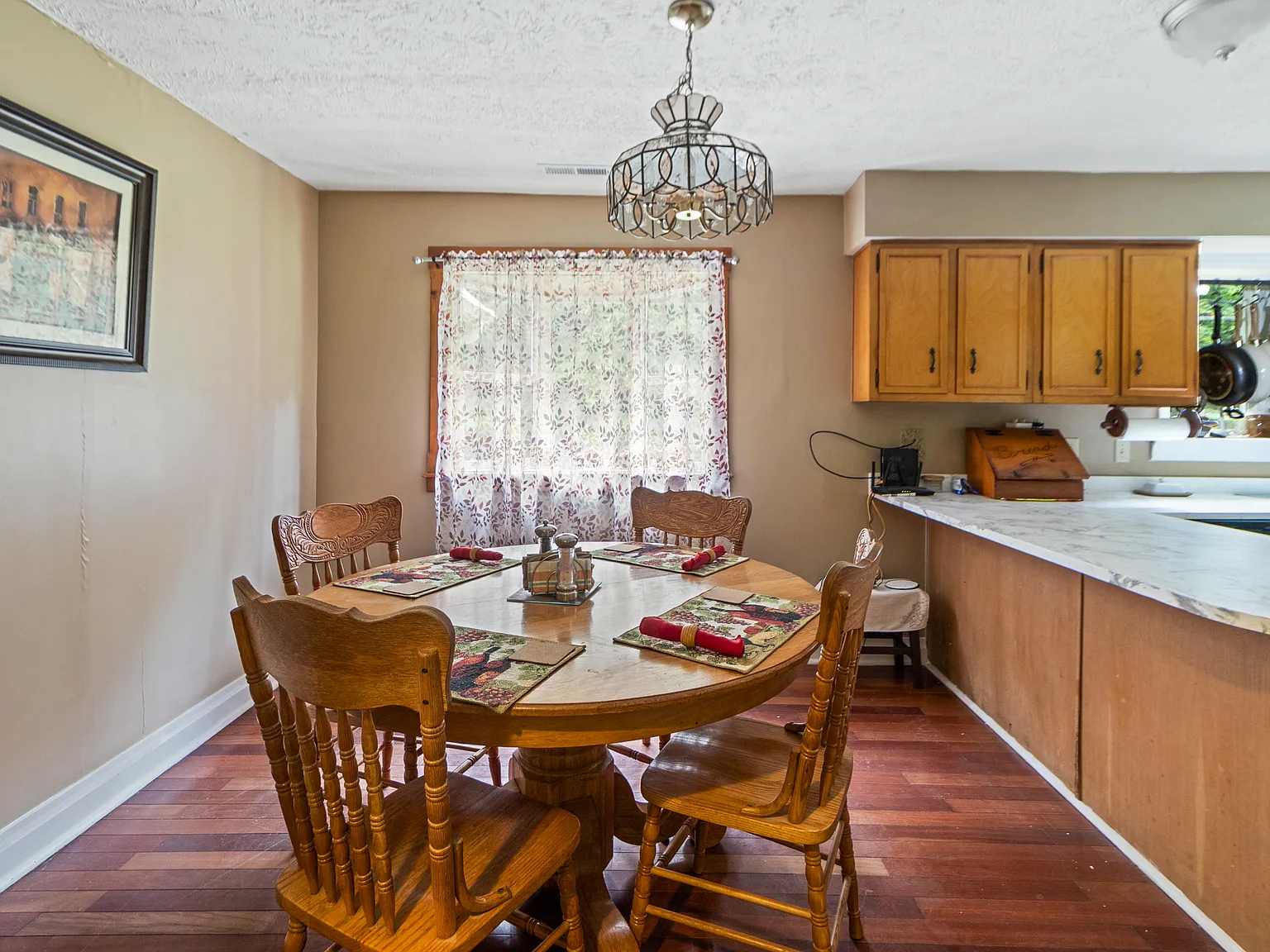 3 bed, 2.5 bath, 1850 sqft, $1,600 — Photo 3