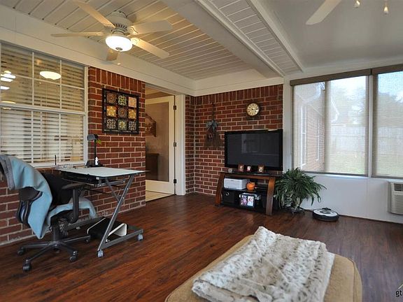 3rd image of 18133 Adele Ln