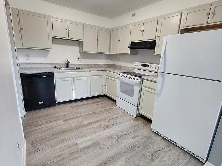 109 Chaucer Rd #B — Photo 11
