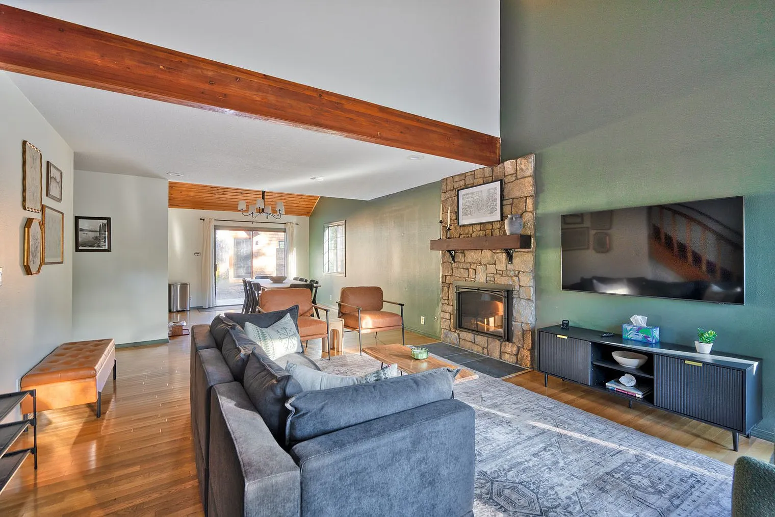 4 bed, 2.0 bath, 1991 sqft, $7,818 — Photo 3