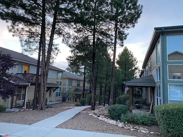 Building Photo - 1330 E Hatcher Dr