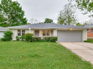 8640 Wolfwood Ln, Dallas, TX 75217