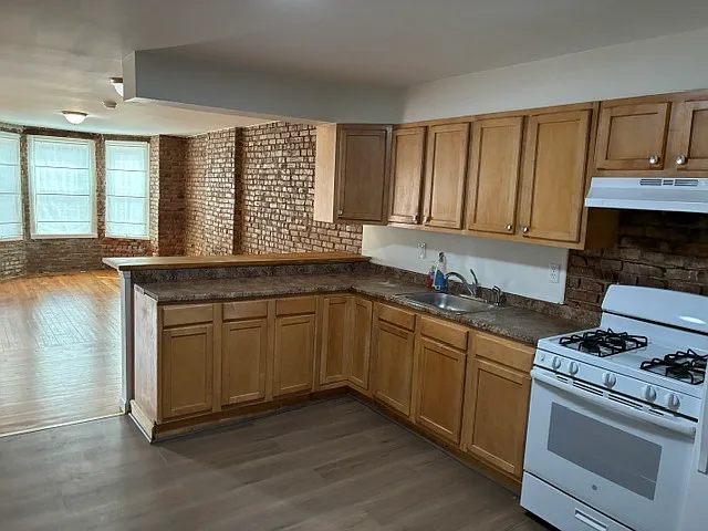 4 bed, 2.5 bath, 2064 sqft, $2,900 — Photo 1