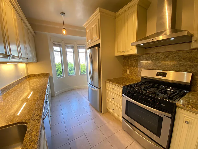 2060 Leavenworth St #5 — Photo 1